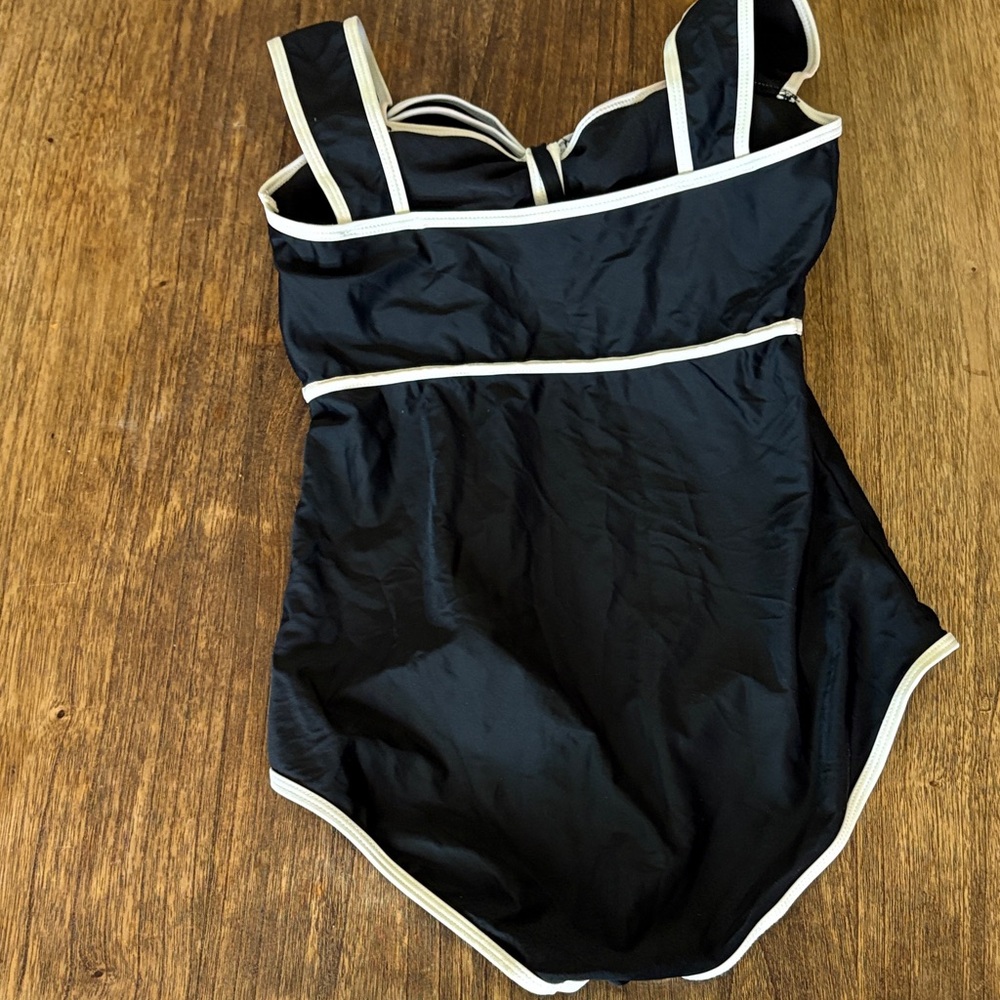 Swimsuit - Picture 4 of 4